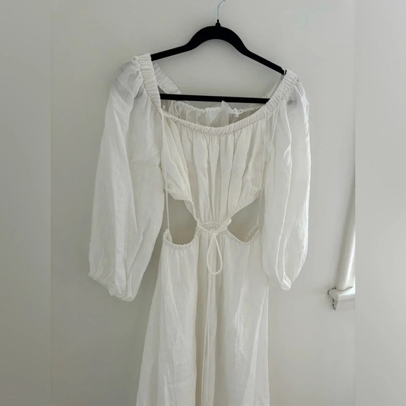 Revolve ASTR White Off the Shoulder Cassian Dress NWT - Picture 6 of 8
